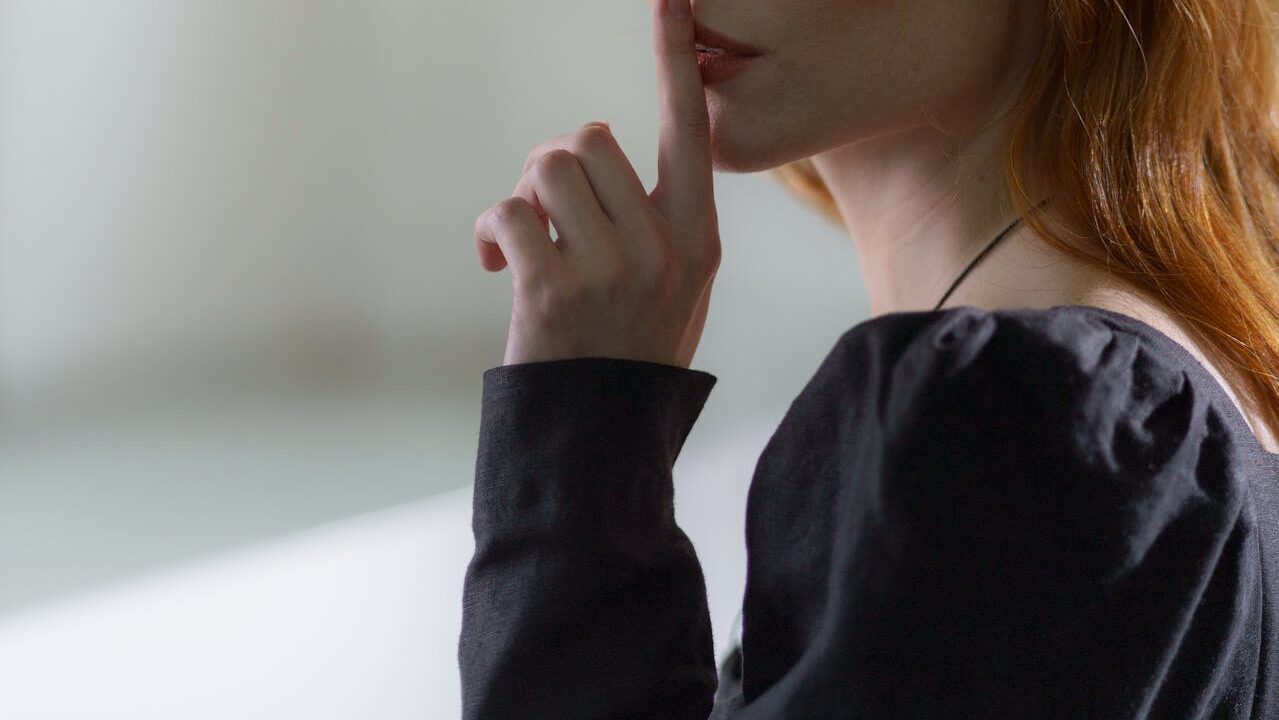 Naruszenie tajemnicy przedsiębiorstwa – jakie konsekwencje grożą sprawcy?