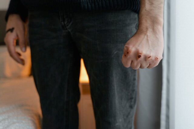 Przestępstwo uszkodzenia ciała (art. 157 kk) – definicja, rodzaje i odpowiedzialność karna