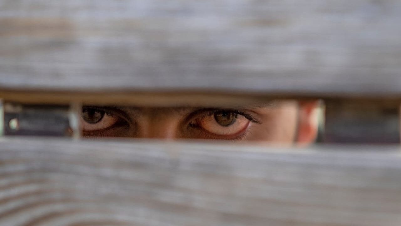Stalking (art. 190a kk) – czym jest uporczywe nękanie i jaka grozi odpowiedzialność karna?